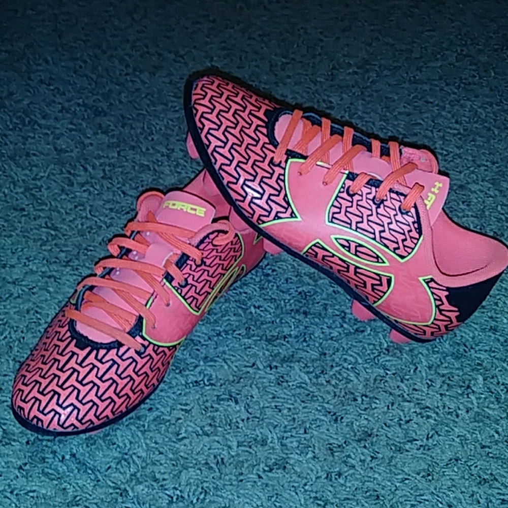 Youth cleats